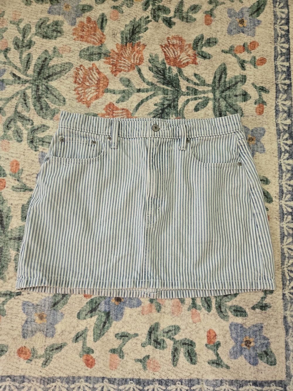 Abercrombie & Fitch Women's Blue and White Striped Skirt
